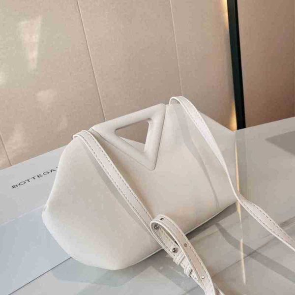 handbags bottegas designer triangle venetas hand-held inverted single shoulder messenger bag this is bag that is simple style
handbags bottegas designer triangle venetas hand-held inverted single shoulder messenger bag this is bag that is simple style