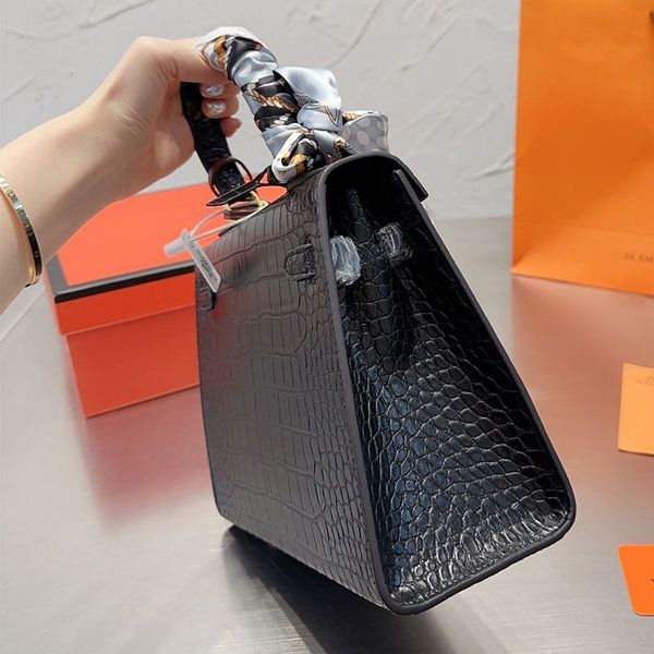 2022 9a fashion wallets women's handbags shoulder bags cowskin leather totes scarf charm with strap and box birkine
2022 9a fashion wallets women's handbags shoulder bags cowskin leather totes scarf charm with strap and box birkine