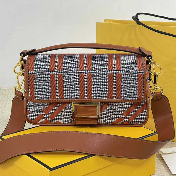 designer bagbagnew houndstooth baguette bag women handbags flap crossbody clutch bags shoulder purse canvas genuine leather gold hardware
designer bagbagnew houndstooth baguette bag women handbags flap crossbody clutch bags shoulder purse canvas genuine leather gold hardware