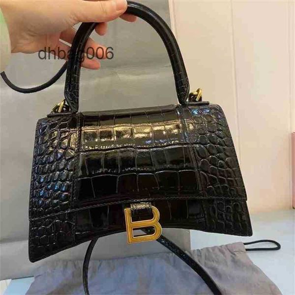 2022 designer bags balenciga buckle fashion trend b home letter crocodile hourglass bag mini cowhide one shoulder messenger ytb5
2022 designer bags balenciga buckle fashion trend b home letter crocodile hourglass bag mini cowhide one shoulder messenger ytb5
