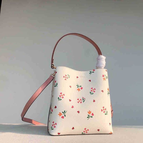 designer luxury women the tote bag fashion versatile handbags shoulder crossbody bags purse telfars totes large capacity saddle wallets 7a 0
designer luxury women the tote bag fashion versatile handbags shoulder crossbody bags purse telfars totes large capacity saddle wallets 7a 0
