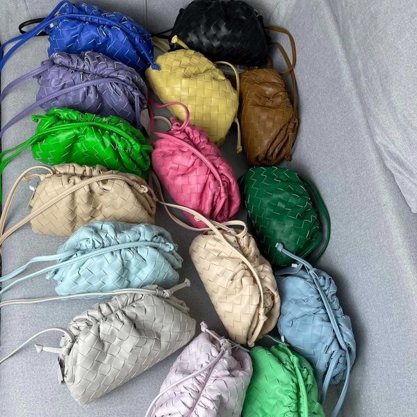 designer herme luxurious bottess bags venetas new style pleated wind woven cloud leather single shoulder messenger hand magnetic button du h
designer herme luxurious bottess bags venetas new style pleated wind woven cloud leather single shoulder messenger hand magnetic button du h