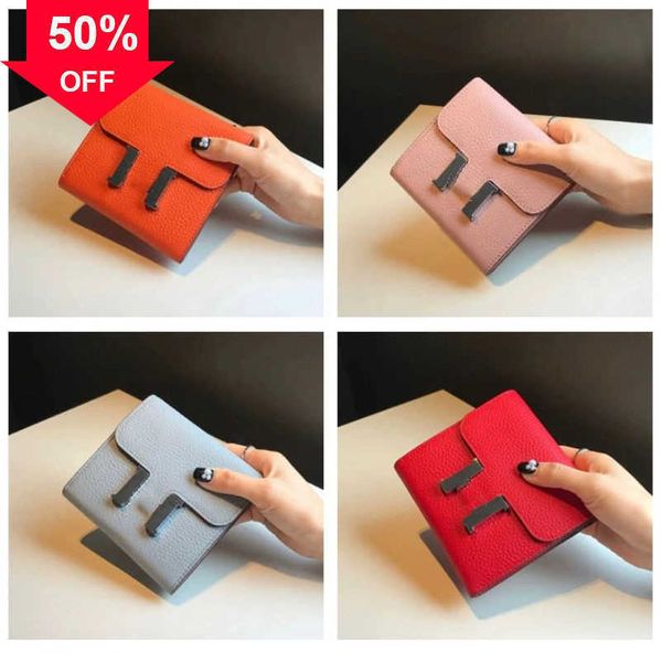 luxury designer handbag 2023 new wallet women's short leather folding with zero fashionable and exquisite double fold brand factory dir, Red;black
luxury designer handbag 2023 new wallet women's short leather folding with zero fashionable and exquisite double fold brand factory dir, Red;black