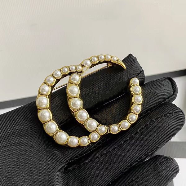 new luxurious womens mens letter brooch 18k gold plated inlaid crystal rhinestone jewelry brooch charm pearl pin wedding christmas party gif, Gray
new luxurious womens mens letter brooch 18k gold plated inlaid crystal rhinestone jewelry brooch charm pearl pin wedding christmas party gif, Gray