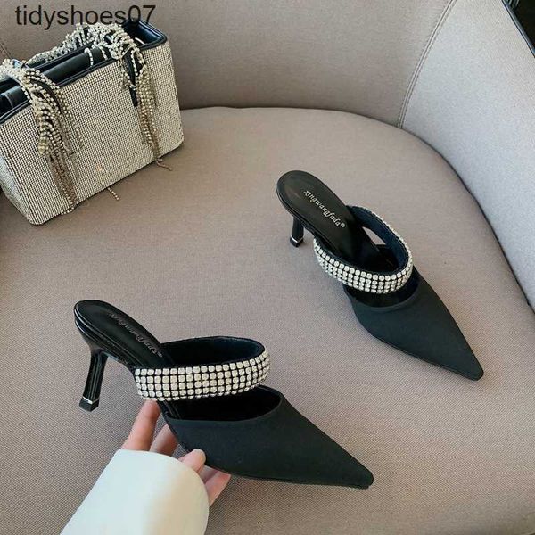aw king autumn and winter new one line with rhinestone pointed black baotou women's wool shoes high-heeled slippers half slippers women
aw king autumn and winter new one line with rhinestone pointed black baotou women's wool shoes high-heeled slippers half slippers women