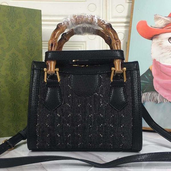 bamboo tote handbag women crossbody bag shopping bags genuine leather classic letter print flap purse canvas handbags long shoulder straps
bamboo tote handbag women crossbody bag shopping bags genuine leather classic letter print flap purse canvas handbags long shoulder straps