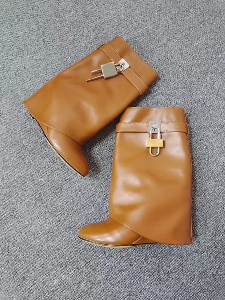 2022 boots buckle strap lock ankle boots women wedges pointed toe solid leather size 35-42, Black
2022 boots buckle strap lock ankle boots women wedges pointed toe solid leather size 35-42, Black