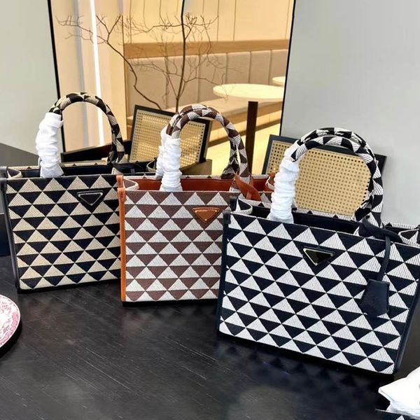 22ss book tote desinger handbag beach bags new canvas bag triangular pattern fashion shoulder crossbody bag big satchels
22ss book tote desinger handbag beach bags new canvas bag triangular pattern fashion shoulder crossbody bag big satchels