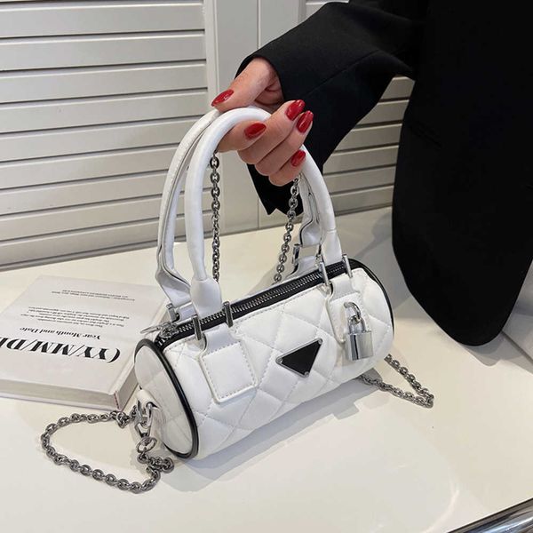 factory wholesale new 2023 this year's popular women's summer new messenger minority foreign style net red cylinder
factory wholesale new 2023 this year's popular women's summer new messenger minority foreign style net red cylinder