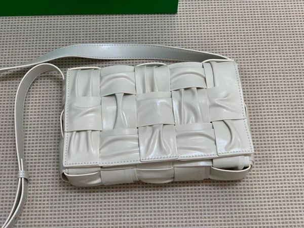 bags designer bag cassette botegas design womens batega leather ruched luxurys genuine one shoulder woven new women crossbody 78vk 
bags designer bag cassette botegas design womens batega leather ruched luxurys genuine one shoulder woven new women crossbody 78vk