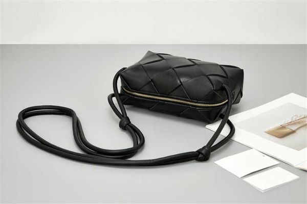 classic fashion woven bottess bags venetas plaid small square sheepskin diagonal cross one shoulder casual versatile have logo
classic fashion woven bottess bags venetas plaid small square sheepskin diagonal cross one shoulder casual versatile have logo