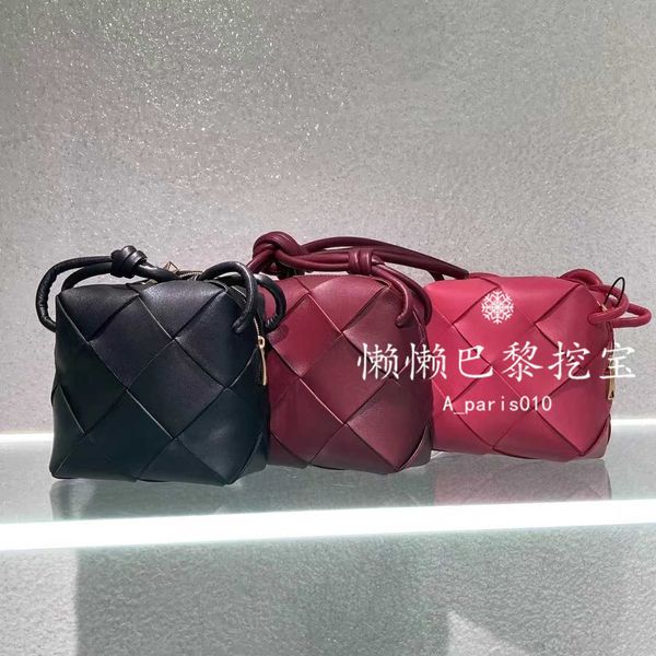 classic fashion woven bottess bags venetas cross-country camera 22 new cassette camera mini woven one shoulder oblique span box have logo
classic fashion woven bottess bags venetas cross-country camera 22 new cassette camera mini woven one shoulder oblique span box have logo
