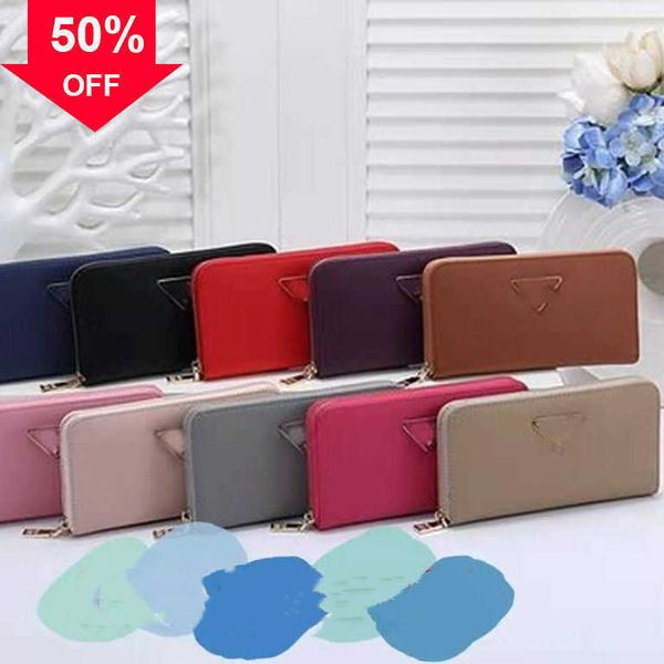 luxury designer handbag new fashion classic cross pattern foreign trade long wallet men's and women's universal zipper multi card, Red;black
luxury designer handbag new fashion classic cross pattern foreign trade long wallet men's and women's universal zipper multi card, Red;black