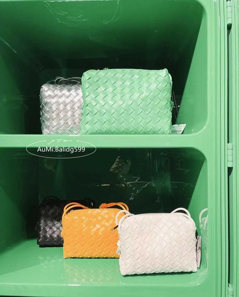 classic fashion woven bottess bags venetas cross-country camera loop woven camera small diagonal span square box women's have logo
classic fashion woven bottess bags venetas cross-country camera loop woven camera small diagonal span square box women's have logo