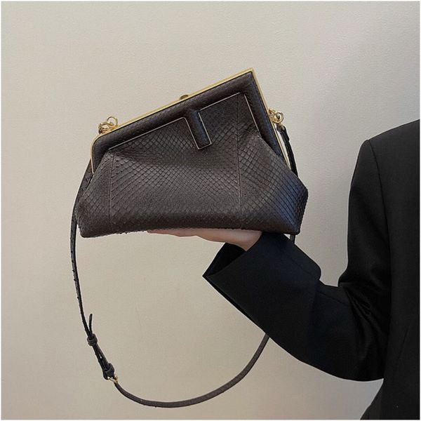 the tote bag women designer bag triangle handbags shoulder bags clutch lady crossbody bags dicky0750d chain hobo classic striped
the tote bag women designer bag triangle handbags shoulder bags clutch lady crossbody bags dicky0750d chain hobo classic striped