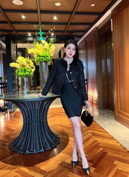 chan home new women's brand jacket fashion grade autumn winter elegant logo tweed coat overcoat leisure spring coats cardigan women chr, Black;brown
chan home new women's brand jacket fashion grade autumn winter elegant logo tweed coat overcoat leisure spring coats cardigan women chr, Black;brown