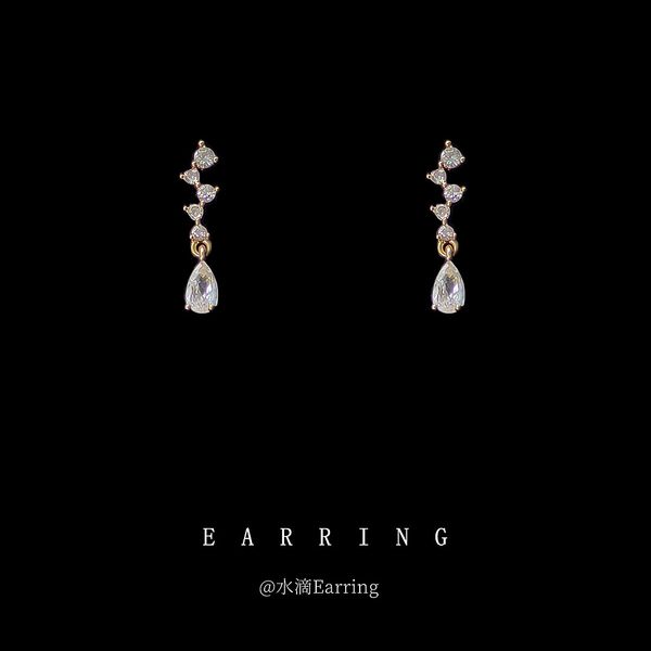 diamond inlaid water drop earrings charm tender baroque shaped freshwater full pearl 925 silver needle handmade design matte temperament ear, Golden
diamond inlaid water drop earrings charm tender baroque shaped freshwater full pearl 925 silver needle handmade design matte temperament ear, Golden