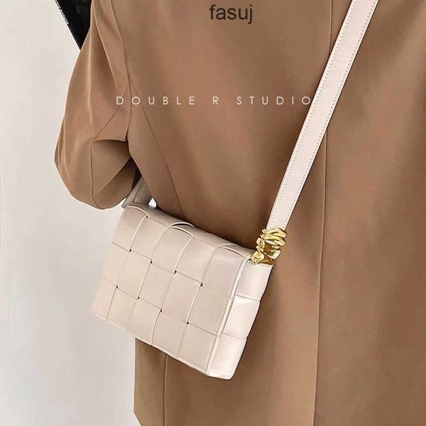 fashion ladies bottess bags venetas 2022 new women's woven small square oil wax cowhide che er tofu one shoulder crossbody
fashion ladies bottess bags venetas 2022 new women's woven small square oil wax cowhide che er tofu one shoulder crossbody