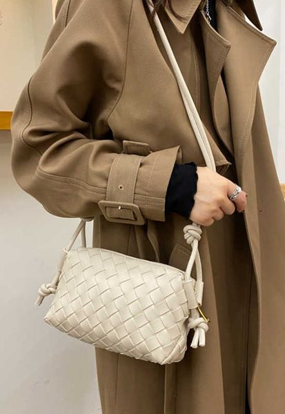 classic fashion woven bottess bags venetas cross-country camera women's lattice one shoulder cross body lunch 2022 new textu have logo
classic fashion woven bottess bags venetas cross-country camera women's lattice one shoulder cross body lunch 2022 new textu have logo