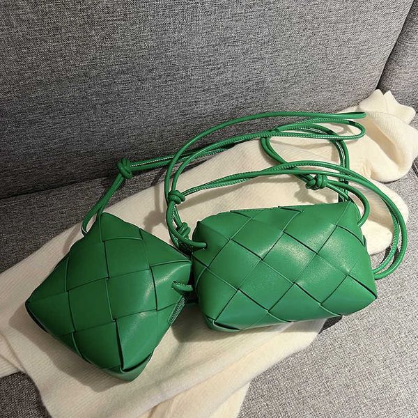 classic fashion woven bottess bags venetas cross-country camera small design women's autumn and winter 2022 new small square senior sen
classic fashion woven bottess bags venetas cross-country camera small design women's autumn and winter 2022 new small square senior sen