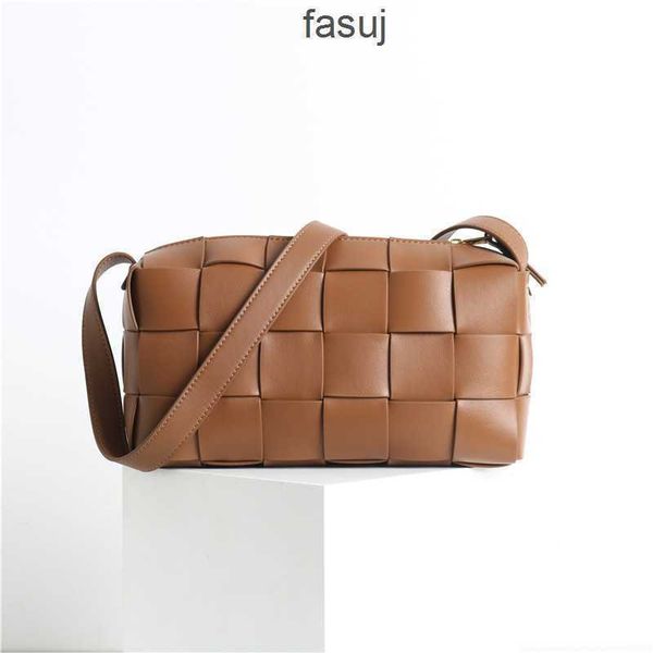 luxurious designer bottess bags venetas cowhide new autumn and winter 2022 high-capacity high-class versatile fashionable one shoulder woven
luxurious designer bottess bags venetas cowhide new autumn and winter 2022 high-capacity high-class versatile fashionable one shoulder woven