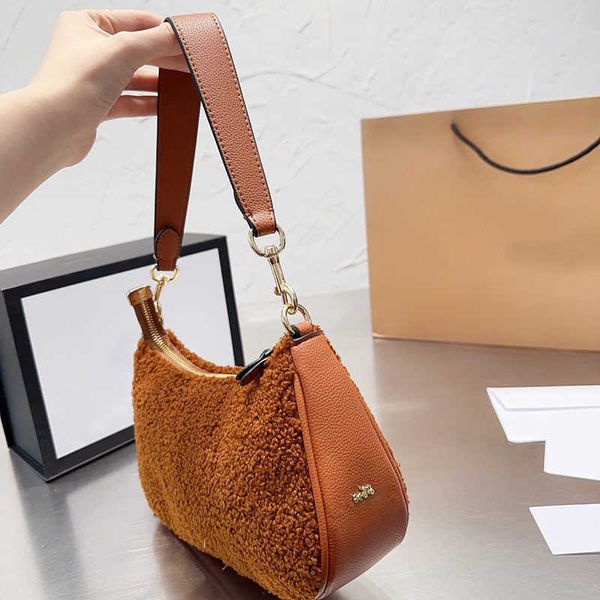 the tote bag luxurys handbag women designer totes bags vintage furry underarm shoulder bags fashion purse handbags 221027
the tote bag luxurys handbag women designer totes bags vintage furry underarm shoulder bags fashion purse handbags 221027