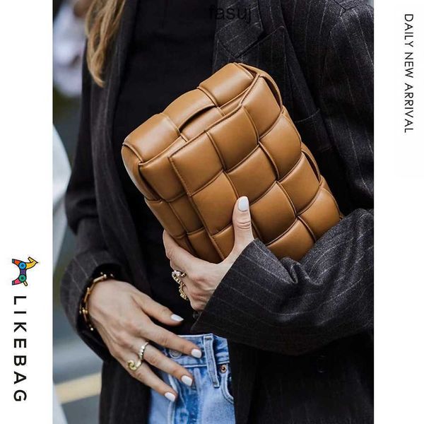 fashion ladies bottess bags venetas net red ins style pillow light luxury high grade woven one shoulder messenger french exquisite soft leat
fashion ladies bottess bags venetas net red ins style pillow light luxury high grade woven one shoulder messenger french exquisite soft leat