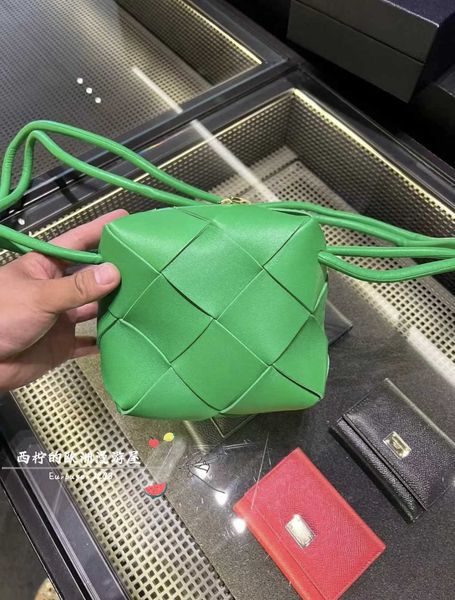 classic fashion woven bottess bags venetas camera 2022 new cassette mini square box have logo
classic fashion woven bottess bags venetas camera 2022 new cassette mini square box have logo