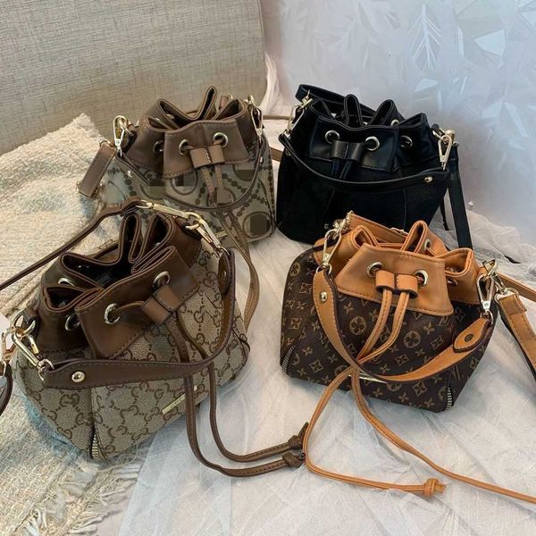 factory wholesale new 2023 new portable temperament women's handbag printed foreign style bucket trendyhigh
factory wholesale new 2023 new portable temperament women's handbag printed foreign style bucket trendyhigh