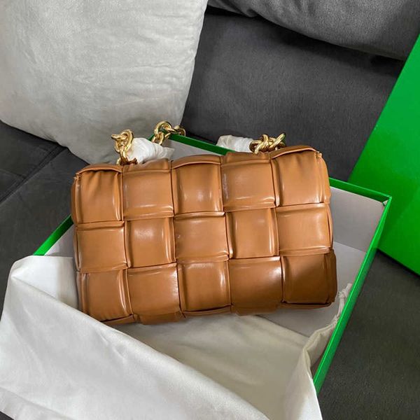 women's handbag fashion luxury designer bag 2023 handbag leather woven with chain pillow shape
women's handbag fashion luxury designer bag 2023 handbag leather woven with chain pillow shape