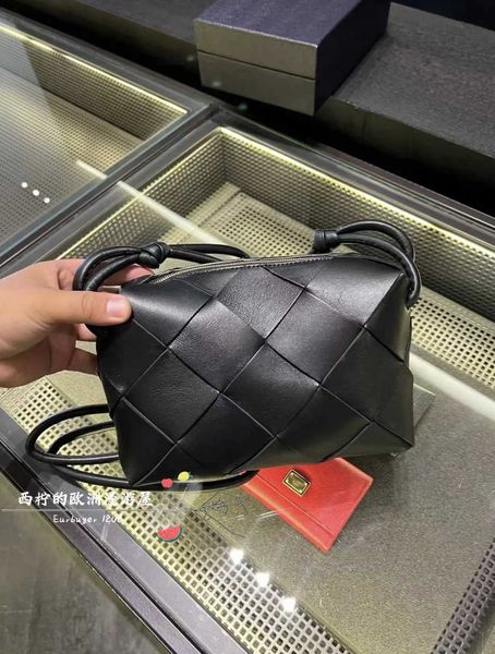 classic fashion woven bottess bags venetas cross-country camera positioning procurement small cassette cross body have logo
classic fashion woven bottess bags venetas cross-country camera positioning procurement small cassette cross body have logo