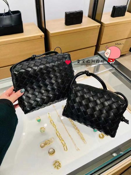 classic fashion woven bottess bags venetas cross-country camera camera mini loop woven box one shoulder diagonal have logo
classic fashion woven bottess bags venetas cross-country camera camera mini loop woven box one shoulder diagonal have logo