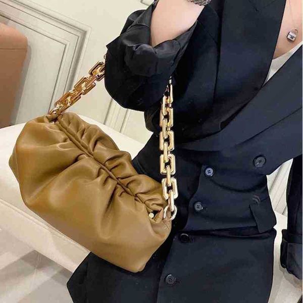 venetas designer handbags bottegas song the same cowhide new cloud bag fashionable and versatile wrinkled foreign style have a logo
venetas designer handbags bottegas song the same cowhide new cloud bag fashionable and versatile wrinkled foreign style have a logo