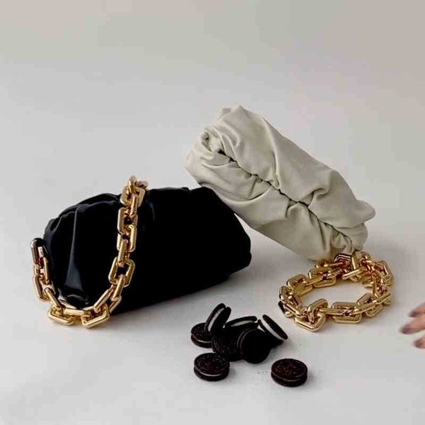 venetas designer handbags bottegas 2022 new cloud bag leather women's advanced design hand bill of lading shoulder armpit star have a l
venetas designer handbags bottegas 2022 new cloud bag leather women's advanced design hand bill of lading shoulder armpit star have a l