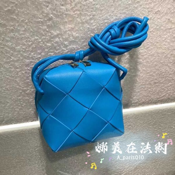 classic fashion woven bottess bags venetas cross-country camera 22 new cassette mini woven box mini straddle have logo
classic fashion woven bottess bags venetas cross-country camera 22 new cassette mini woven box mini straddle have logo