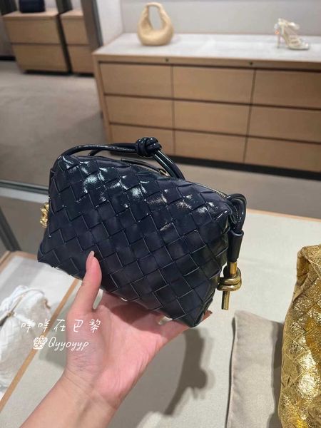 classic fashion woven bottess bags venetas cross-country camera 22 new loop camera messenger mini small square box have logo
classic fashion woven bottess bags venetas cross-country camera 22 new loop camera messenger mini small square box have logo