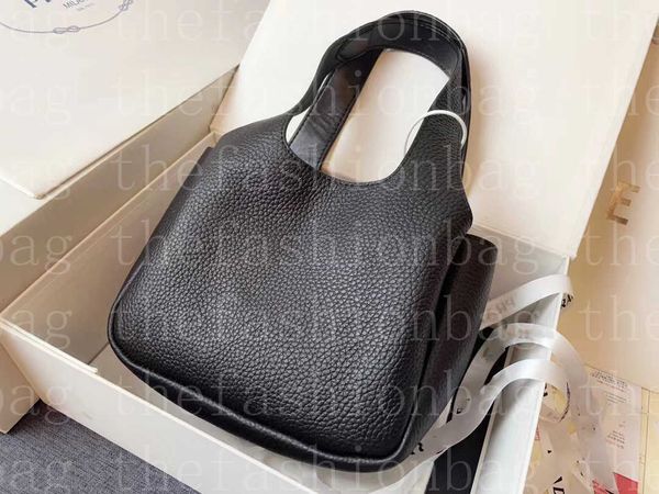 2023 fashion designer handbag classic chain flap bag single shoulder crossbody purse women's print simple design fashion bag
2023 fashion designer handbag classic chain flap bag single shoulder crossbody purse women's print simple design fashion bag