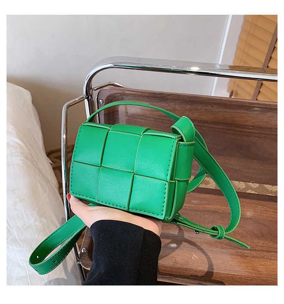 luxurious designer bottess bags venetas spring and summer 2022 new woven mini square fashion lady lipsti messenger shoulder have a logo
luxurious designer bottess bags venetas spring and summer 2022 new woven mini square fashion lady lipsti messenger shoulder have a logo