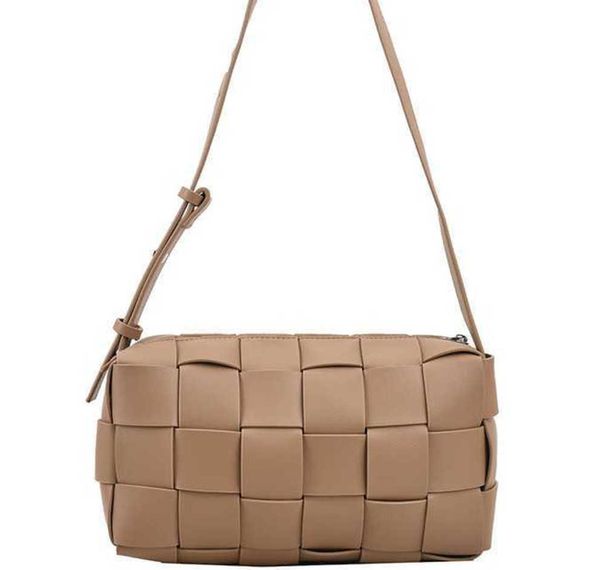 luxurious designer bottess bags venetas woven women's 2022 new korean version high-capacity armpit casual solid color single
luxurious designer bottess bags venetas woven women's 2022 new korean version high-capacity armpit casual solid color single