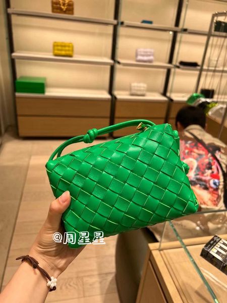 classic fashion woven bottess bags venetas cross-country camera mini loop woven camera knot one shoulder oblique span have logo
classic fashion woven bottess bags venetas cross-country camera mini loop woven camera knot one shoulder oblique span have logo