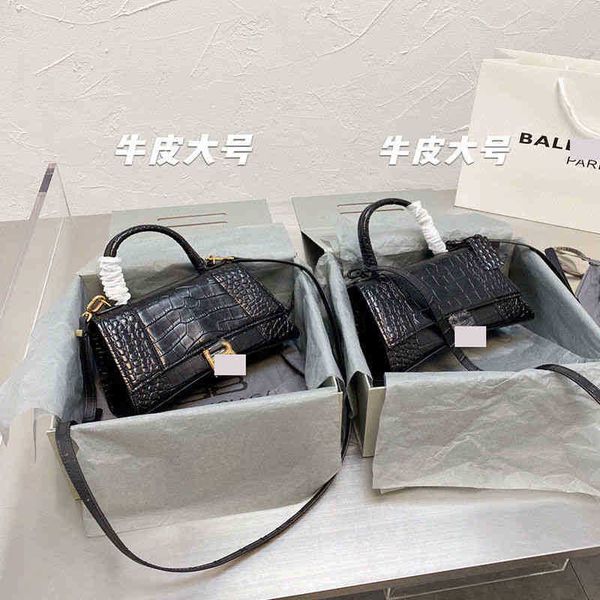 designer handbags balencigas luxurys hourglass bags cowhide layer leather women's bag crocodile pattern high version mini large small h
designer handbags balencigas luxurys hourglass bags cowhide layer leather women's bag crocodile pattern high version mini large small h