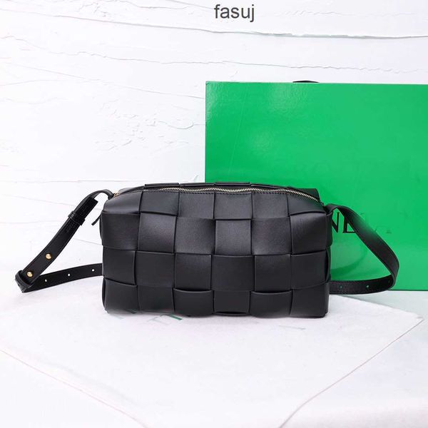 luxurious designer bottess bags venetas 2022 spring new french solid fashion women's pu lingge shoulder underarm
luxurious designer bottess bags venetas 2022 spring new french solid fashion women's pu lingge shoulder underarm