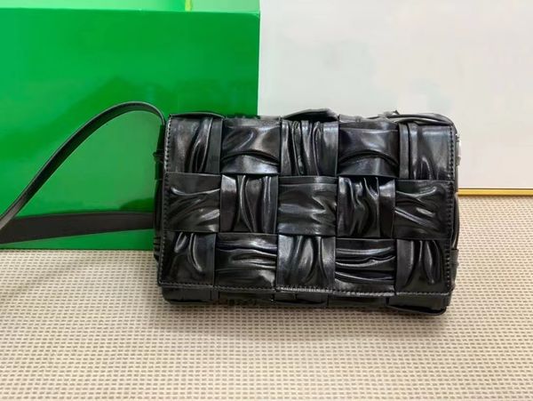 2022 new fashion genuine leather single shoulder bag brand design woven ruched bag women crossbody messenger bags
2022 new fashion genuine leather single shoulder bag brand design woven ruched bag women crossbody messenger bags
