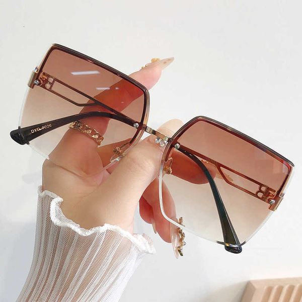 outdoor mirror new xiaoxiang b women's sunglasses frameless cut edge square large frame plain face concealing pabz, White;black
outdoor mirror new xiaoxiang b women's sunglasses frameless cut edge square large frame plain face concealing pabz, White;black
