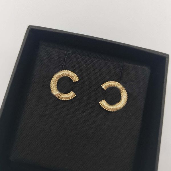 2022 luxury quality charm stud earring with words design in 18k gold plated have box stamp ps3472a, Golden
2022 luxury quality charm stud earring with words design in 18k gold plated have box stamp ps3472a, Golden