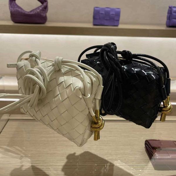 classic fashion woven bottess bags venetas cross-country camera oranges in italy 22 new loop camera woven metal bu le one shoulder oblique s
classic fashion woven bottess bags venetas cross-country camera oranges in italy 22 new loop camera woven metal bu le one shoulder oblique s