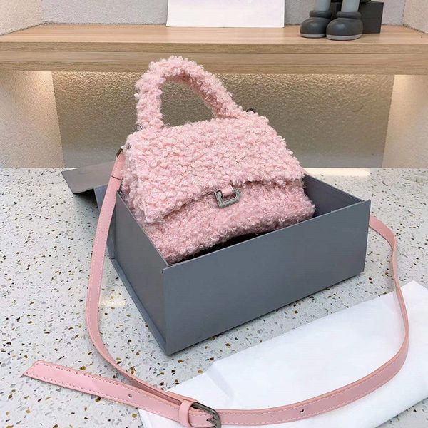 furry hourglass designer bag luxury handbag crossbody tote bag single shoulder purses pochettes lady handbags small size cross body 5 colors
furry hourglass designer bag luxury handbag crossbody tote bag single shoulder purses pochettes lady handbags small size cross body 5 colors