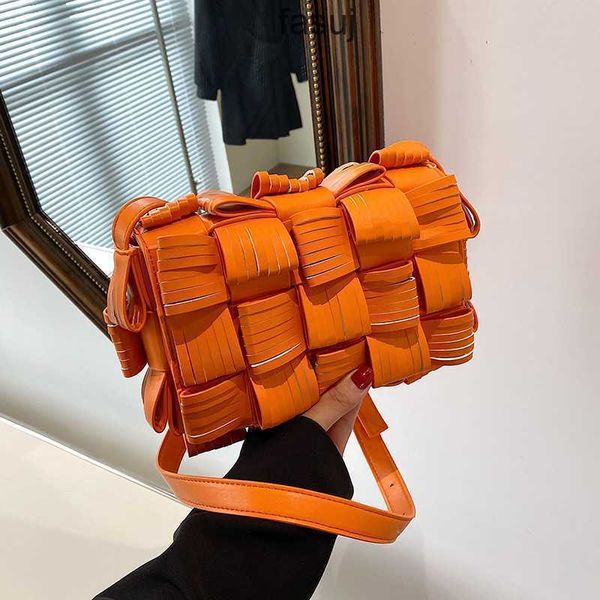 fashion ladies bottess bags venetas woven large capacity temperament chain 2022 new summer messenger solid color one shoulder
fashion ladies bottess bags venetas woven large capacity temperament chain 2022 new summer messenger solid color one shoulder