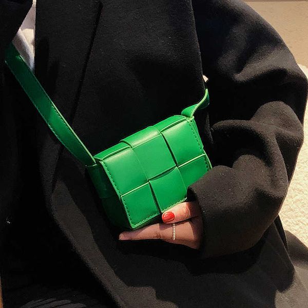 luxurious designer bottess bags venetas small designed by minority women 2022 new fashion summer feeling mini green woven texture have a log
luxurious designer bottess bags venetas small designed by minority women 2022 new fashion summer feeling mini green woven texture have a log
