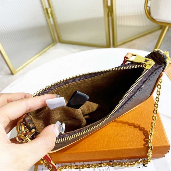designer classic flip bag luxury brand straddle women's tote handbag leather women's checked purse no box bagandshoe
designer classic flip bag luxury brand straddle women's tote handbag leather women's checked purse no box bagandshoe